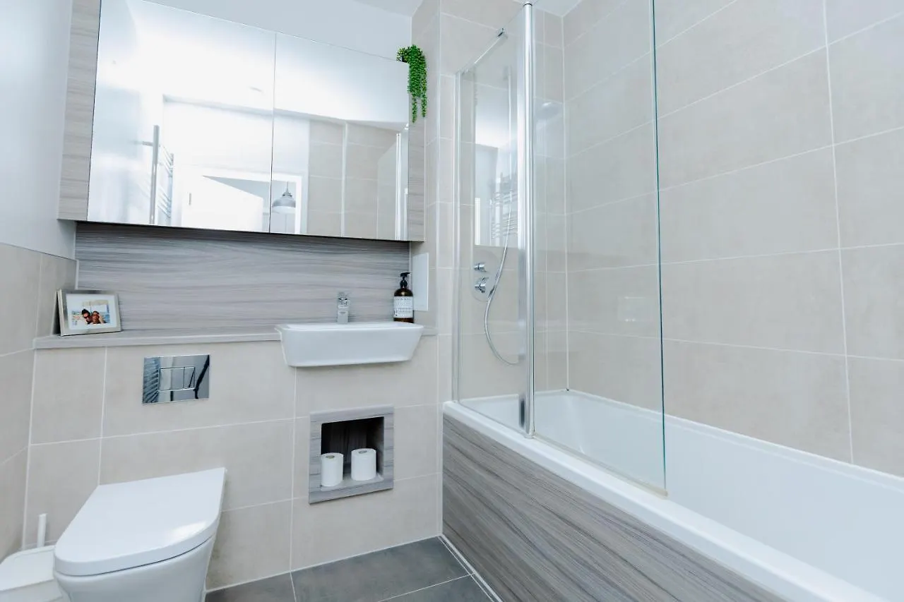 Apartment Modern 1 Bedroom Flat Wbalcony Near Canary Wharf London